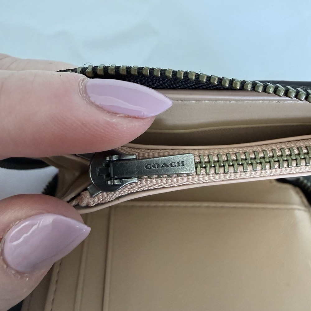 Coach Disney Snow White Olive Green Zip Around Wallet Spooky Eyes - Picture 10 of 14